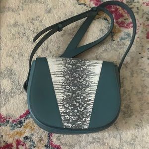 VINCE ‘Modern V’ Sage leather & Lizard Bag